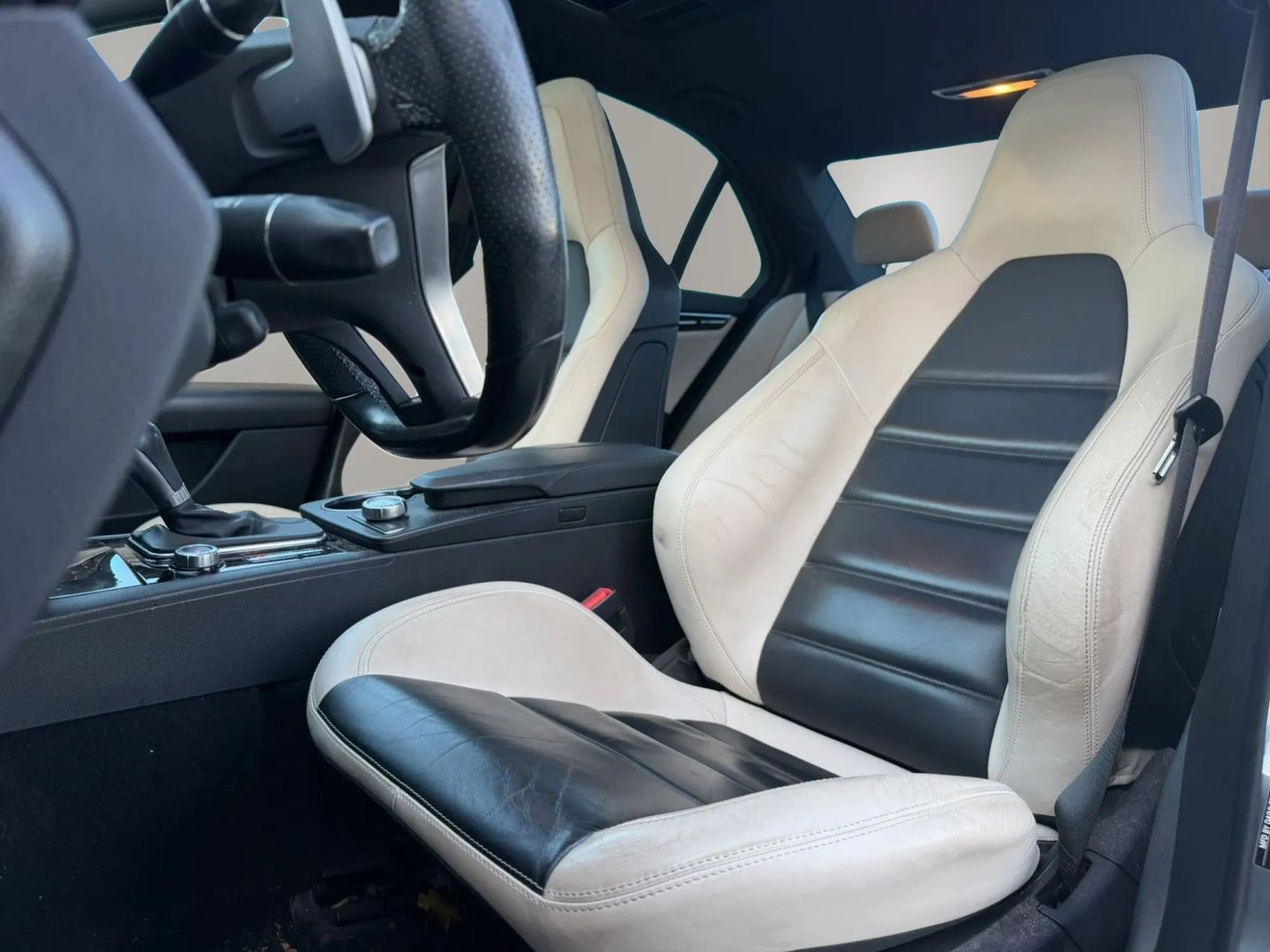 Photo 10 of this Mercedes-Benz C 63