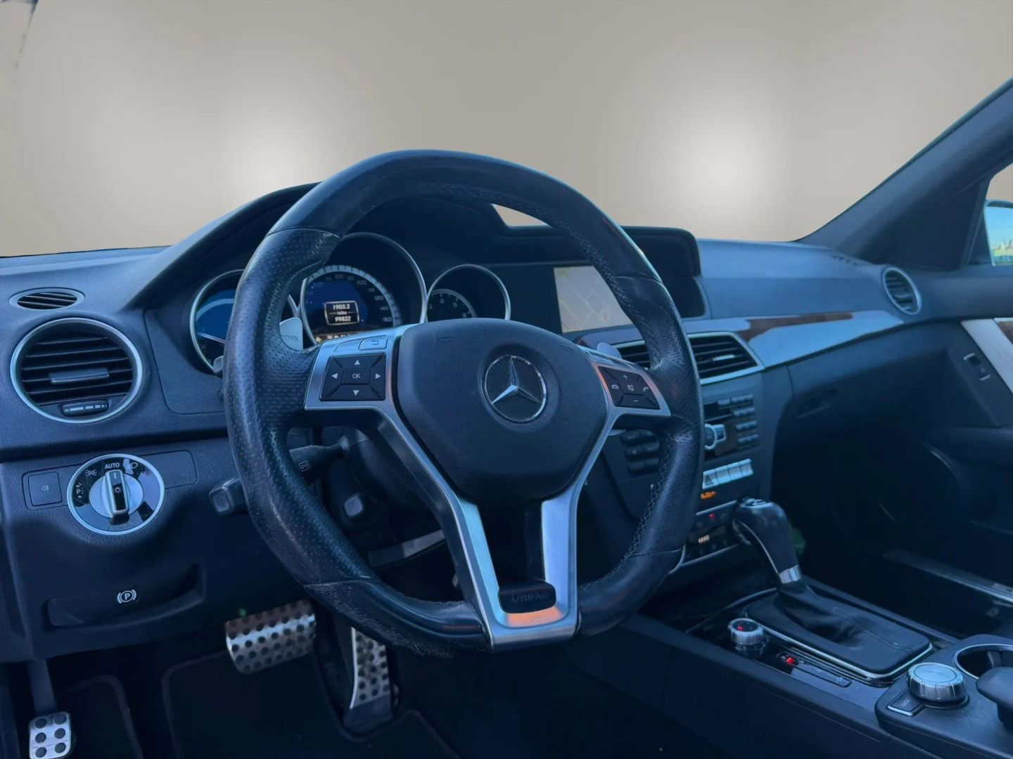 Photo 11 of this Mercedes-Benz C 63