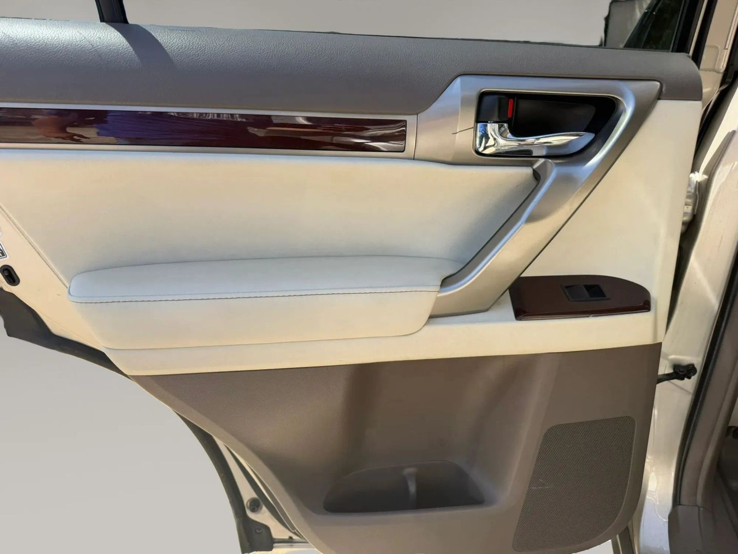 Photo 11 of this Lexus GX 460