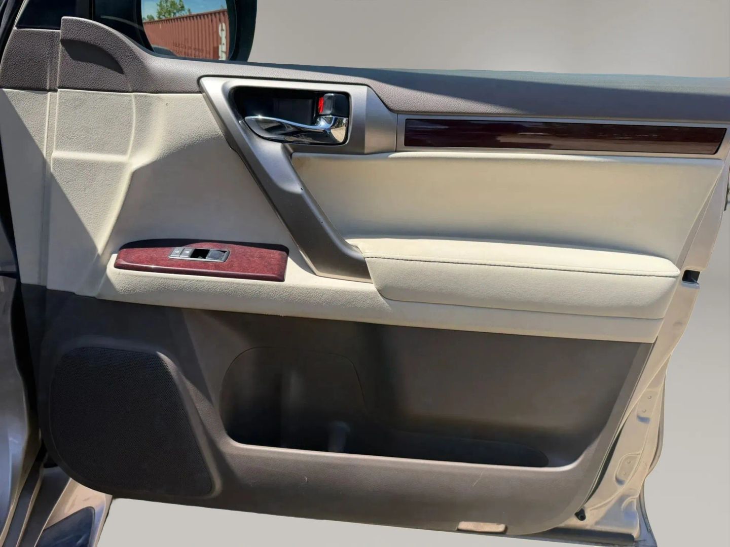 Photo 14 of this Lexus GX 460