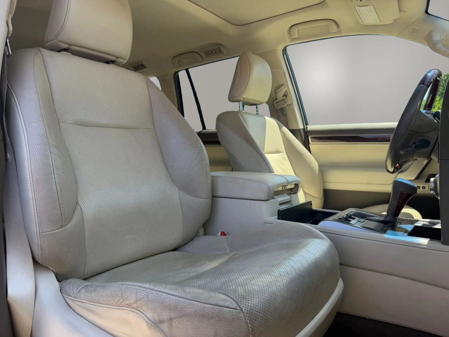 Photo 15 of this Lexus GX 460