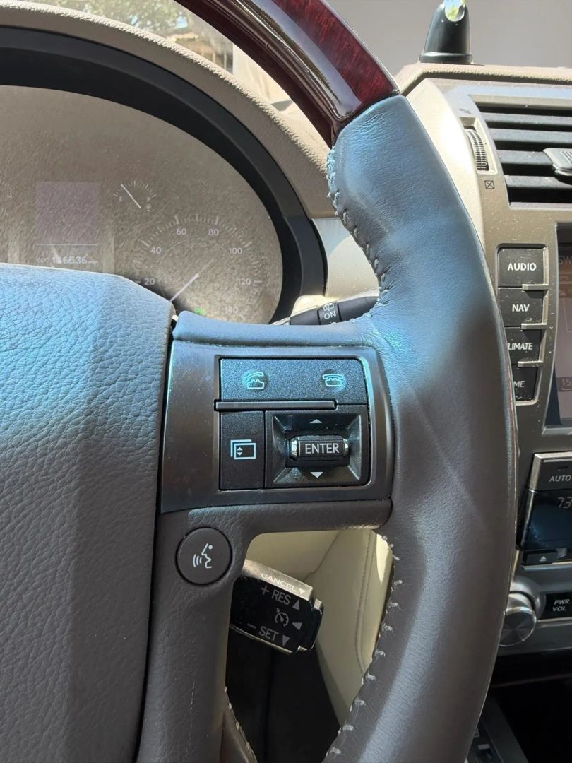 Photo 21 of this Lexus GX 460
