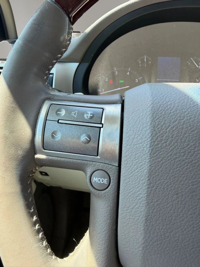 Photo 22 of this Lexus GX 460