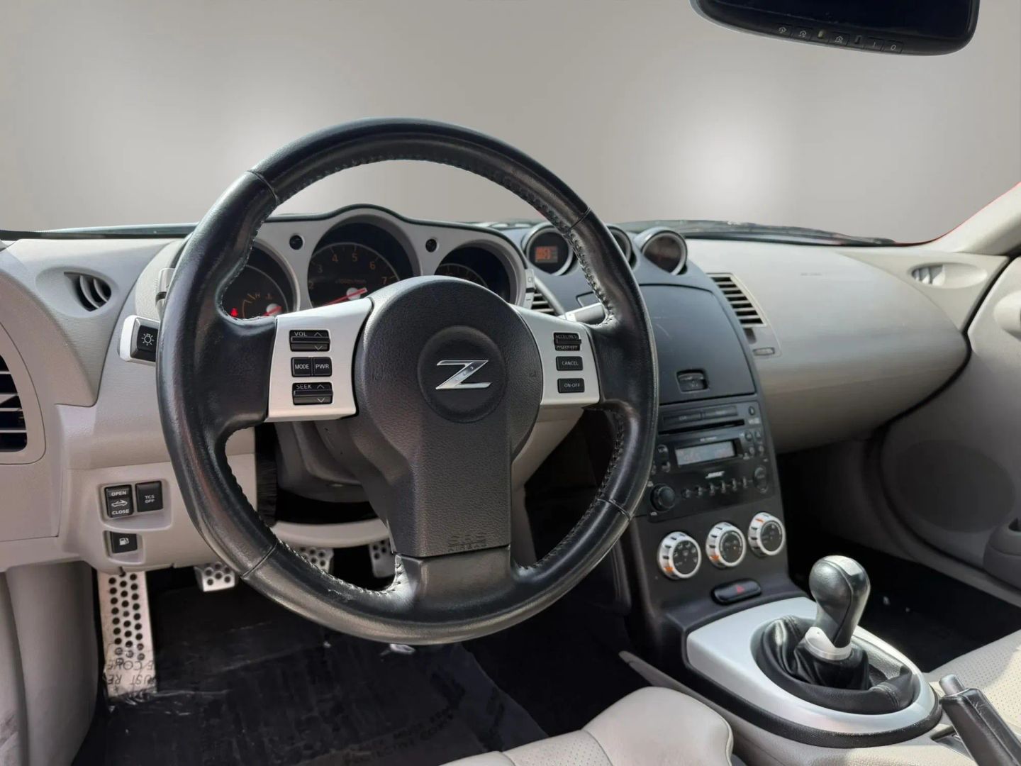 Photo 10 of this Nissan 350Z