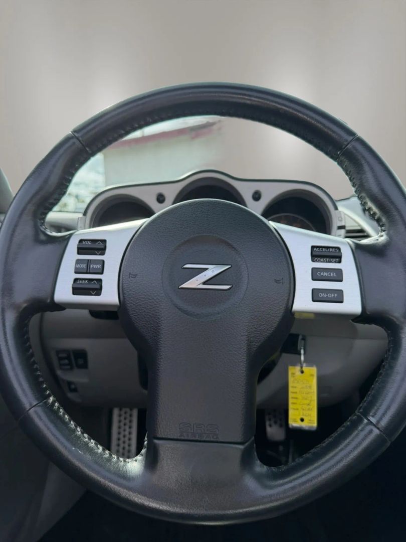 Photo 15 of this Nissan 350Z