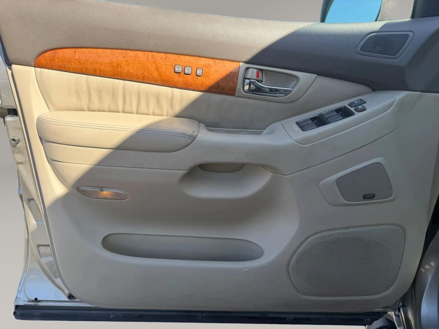 Photo 9 of this Lexus GX 470