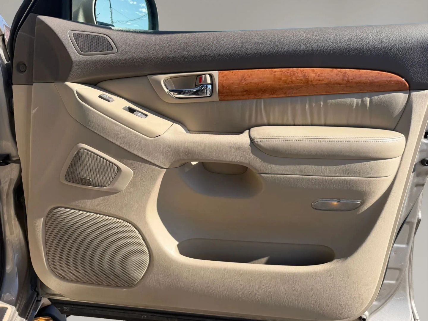Photo 15 of this Lexus GX 470