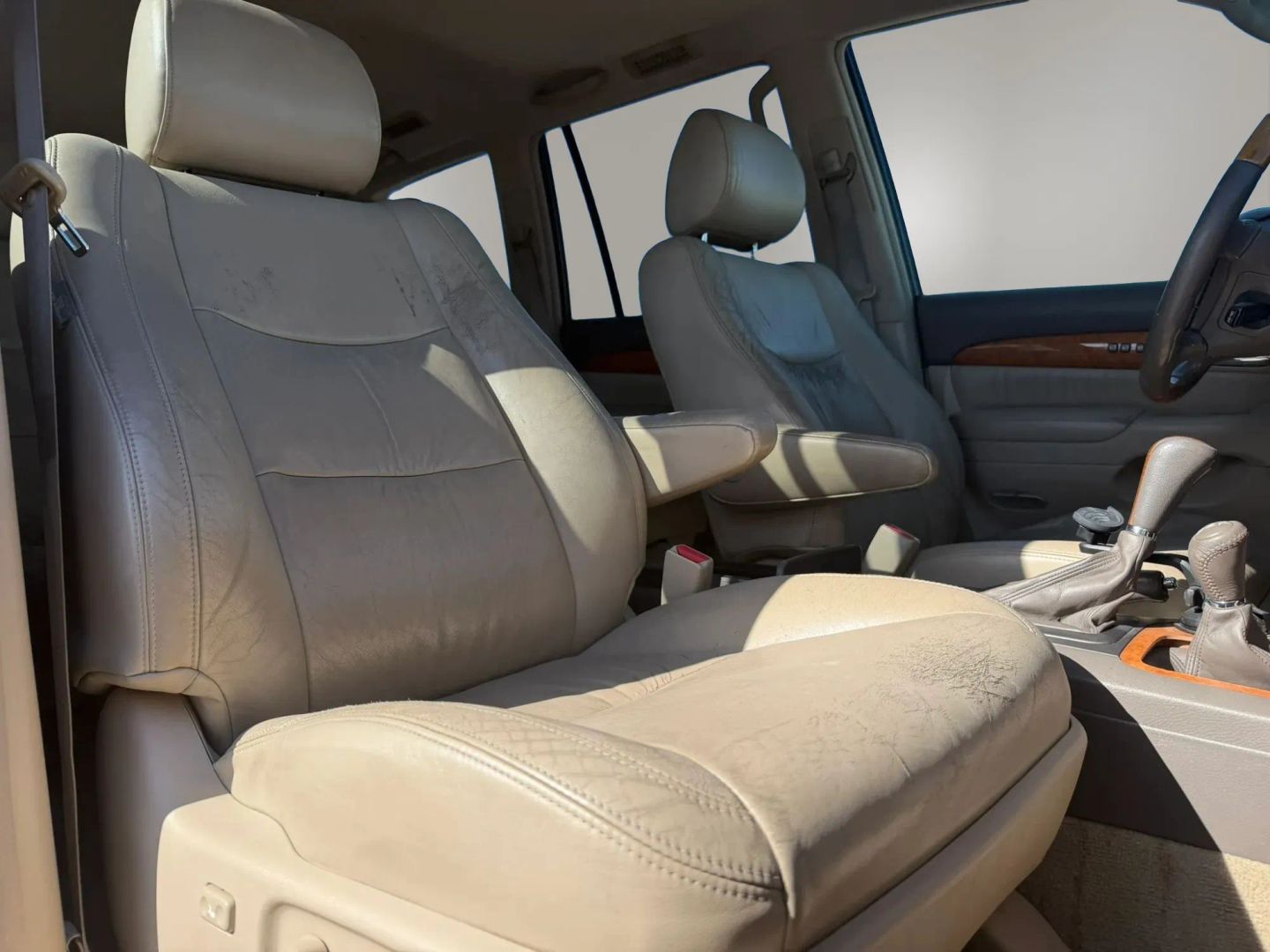 Photo 16 of this Lexus GX 470