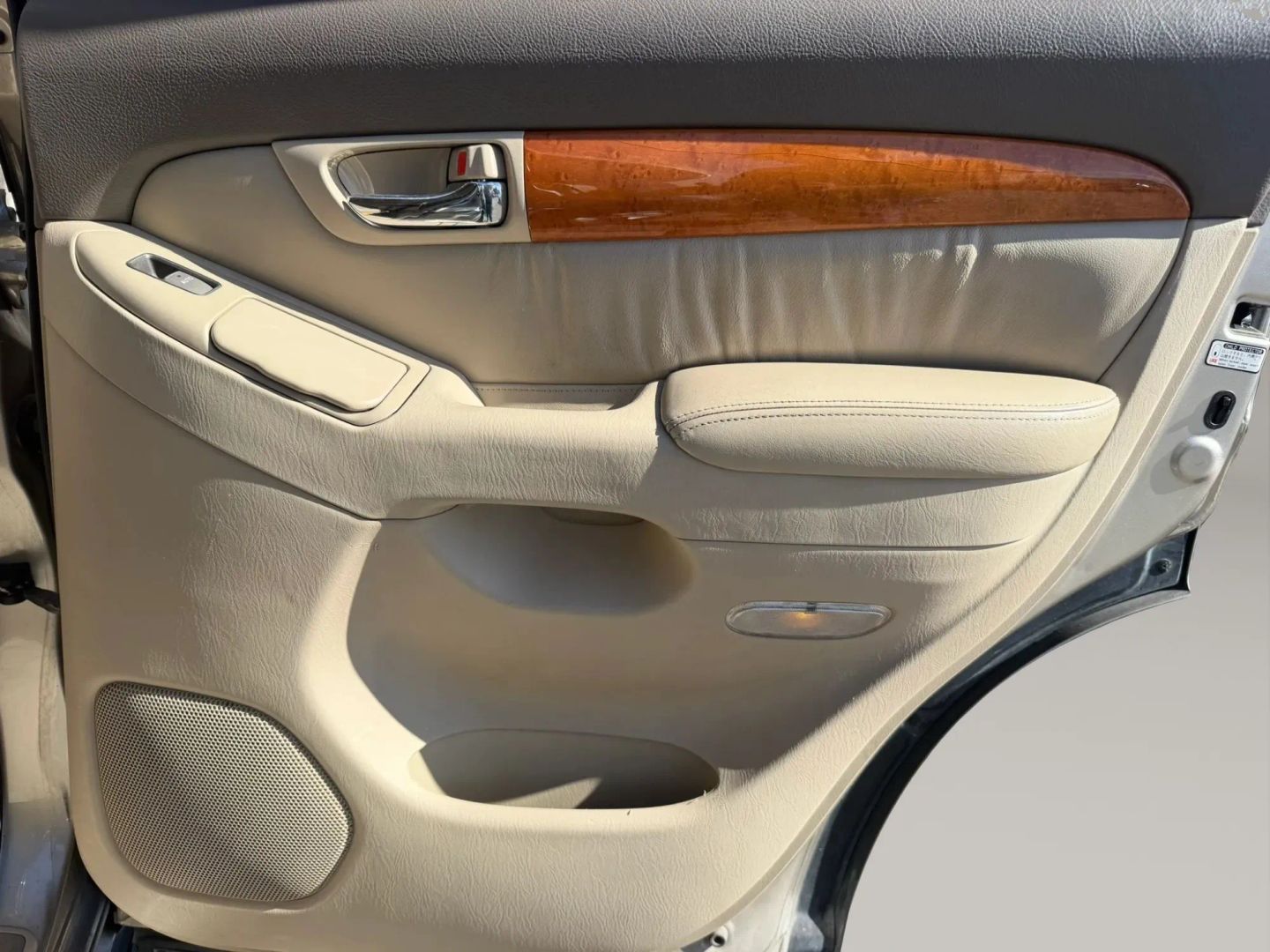 Photo 17 of this Lexus GX 470