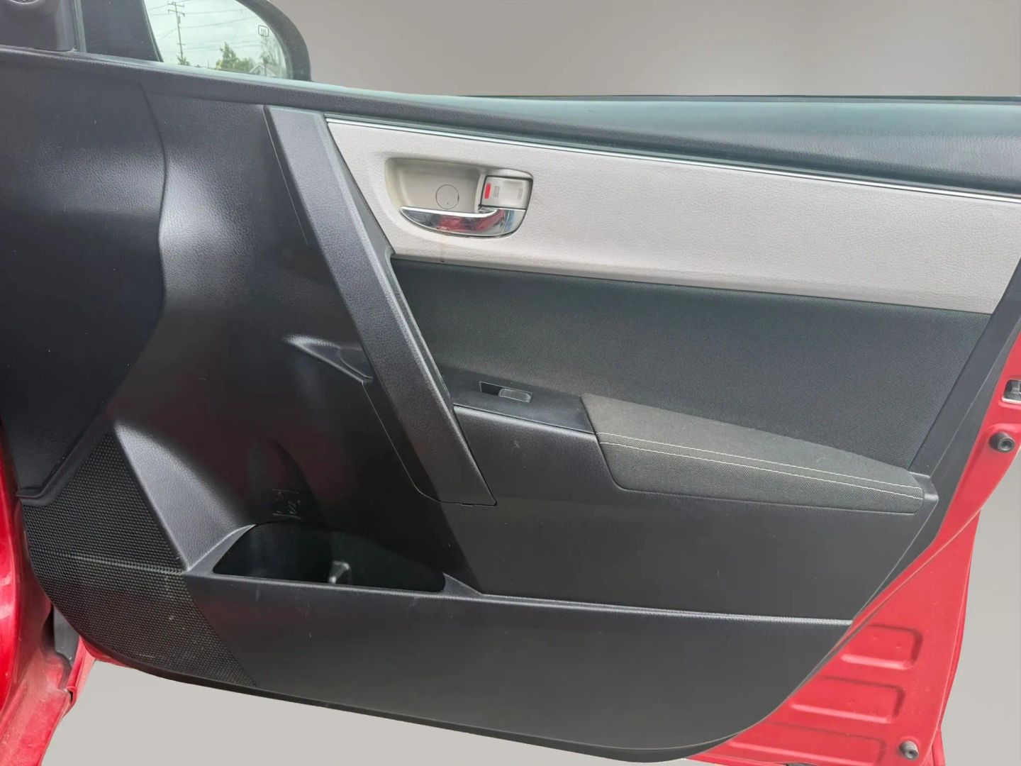 Photo 14 of this Toyota Corolla