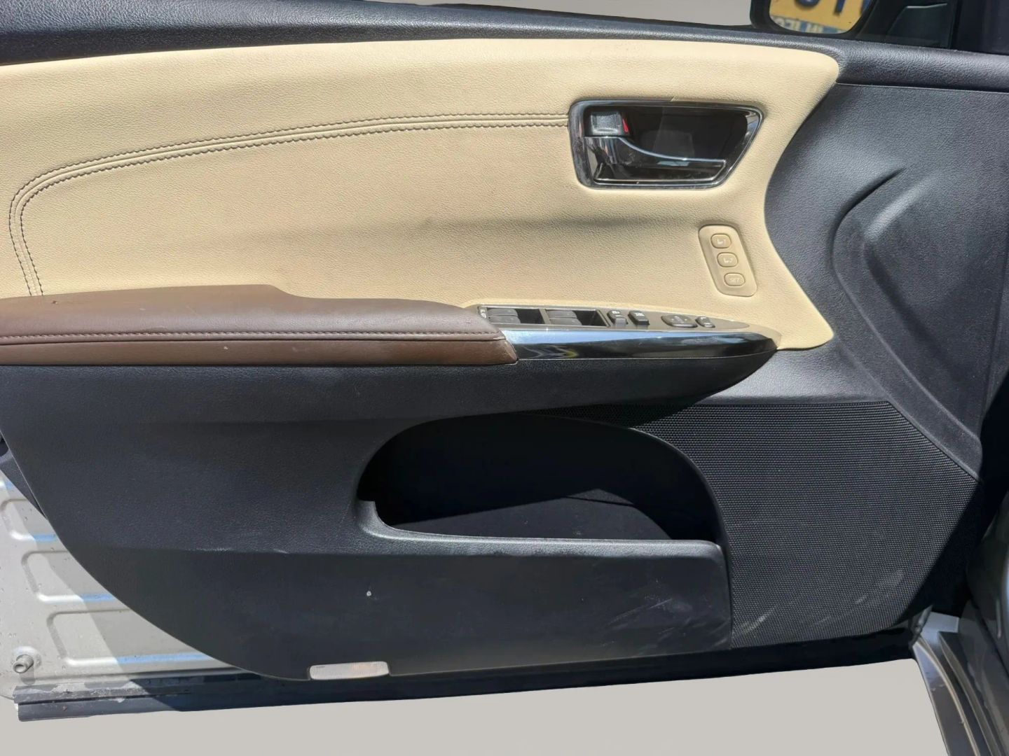 Photo 9 of this Toyota Avalon
