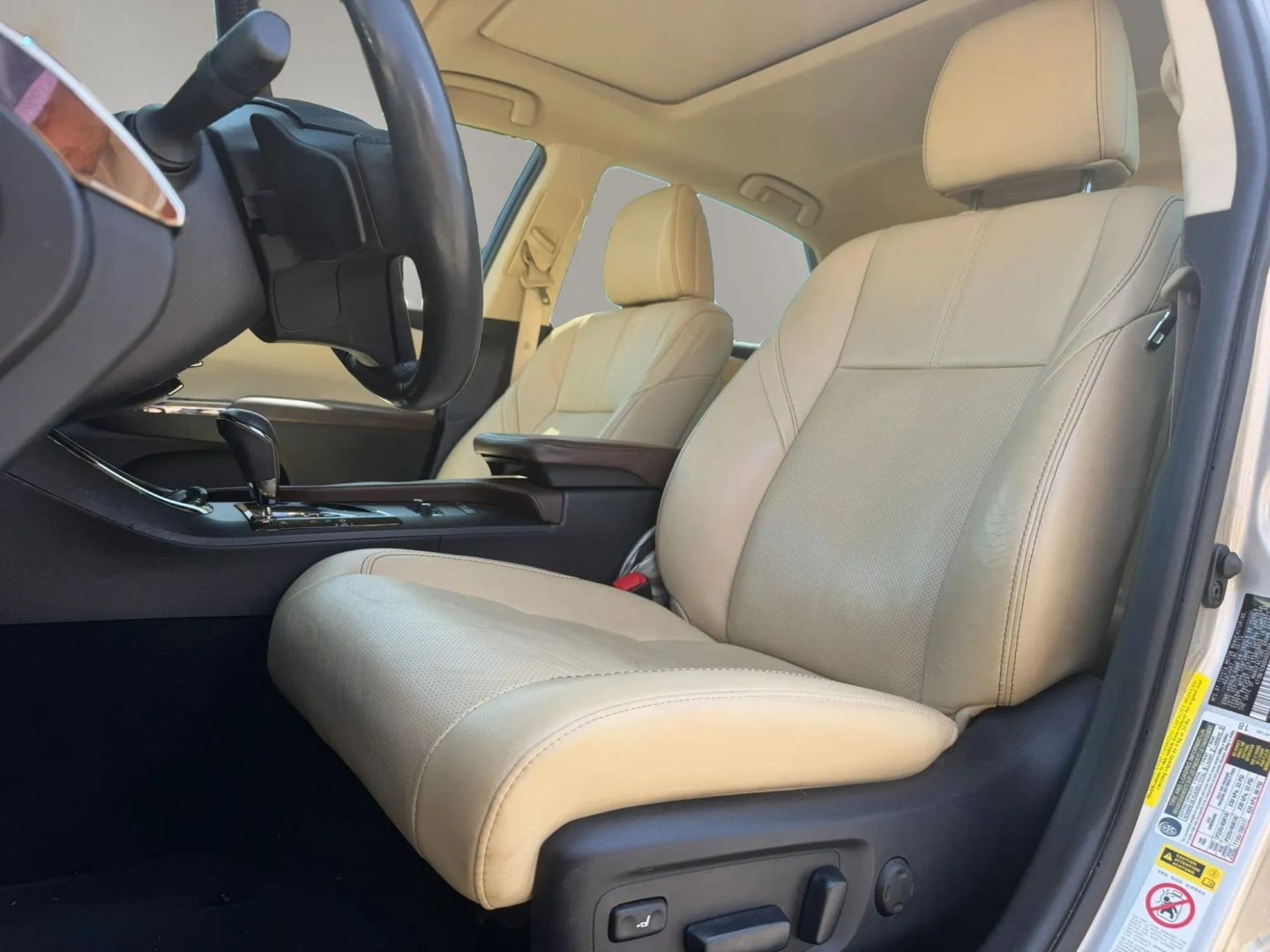 Photo 10 of this Toyota Avalon