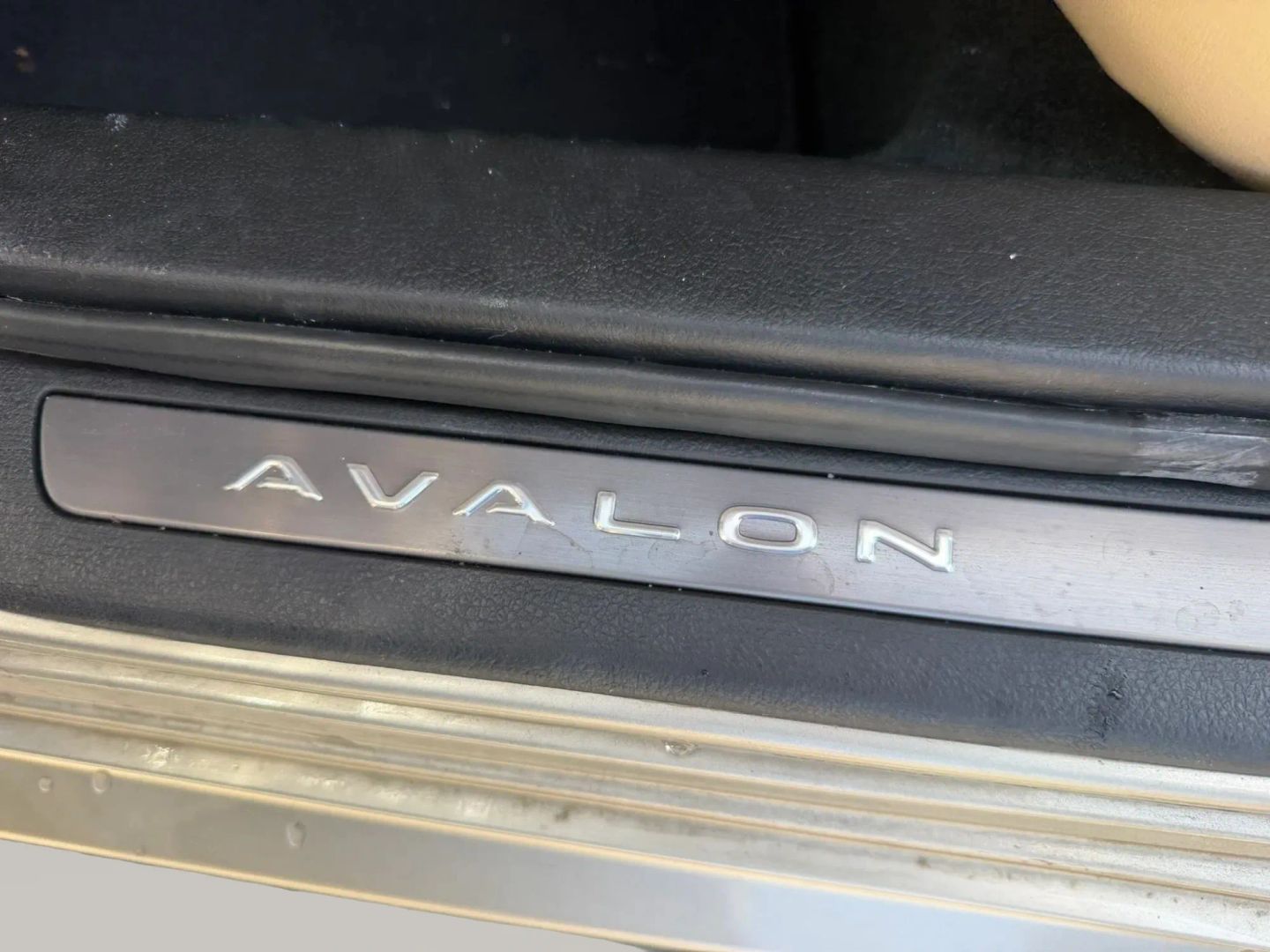 Photo 11 of this Toyota Avalon
