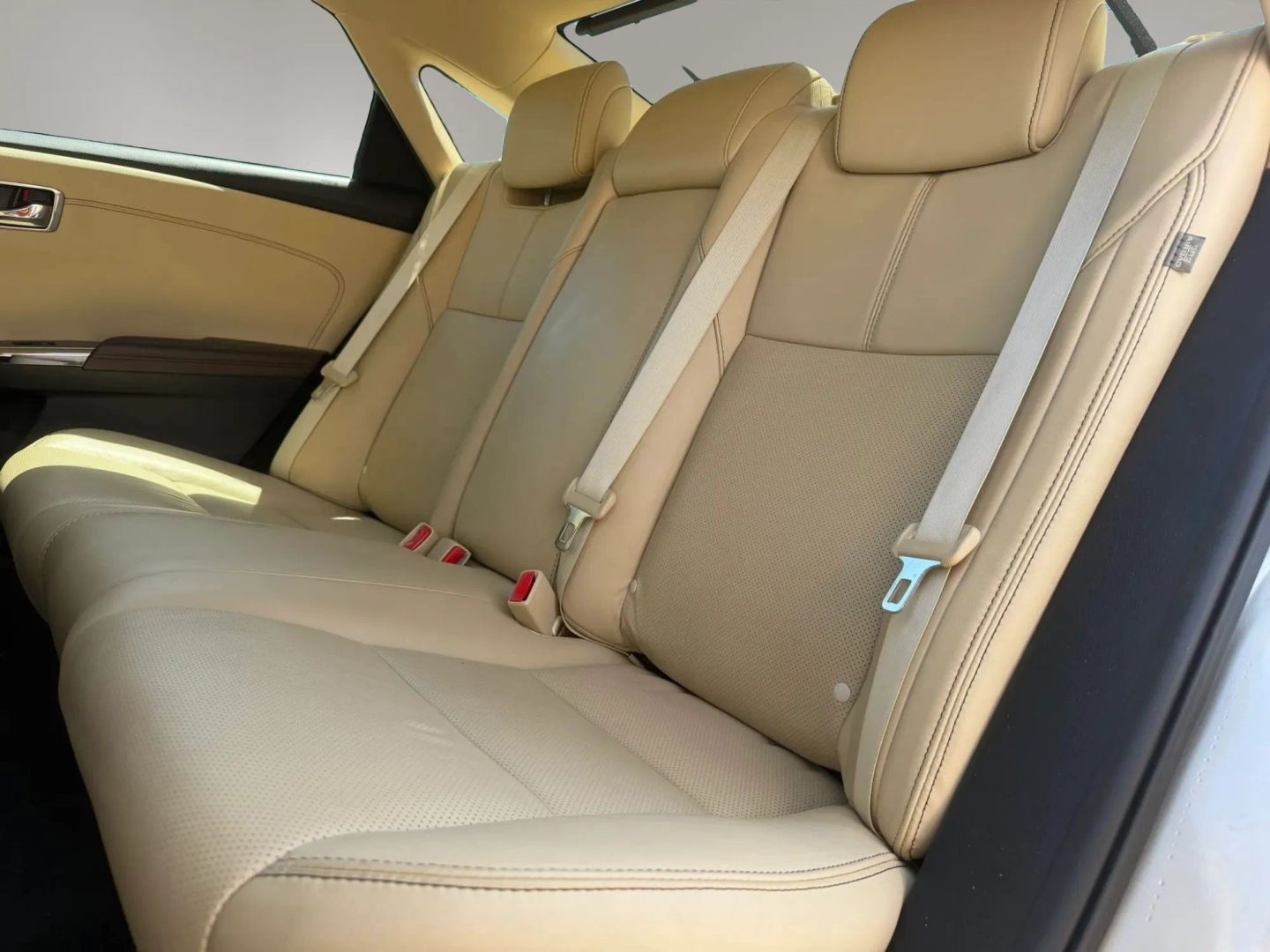Photo 13 of this Toyota Avalon