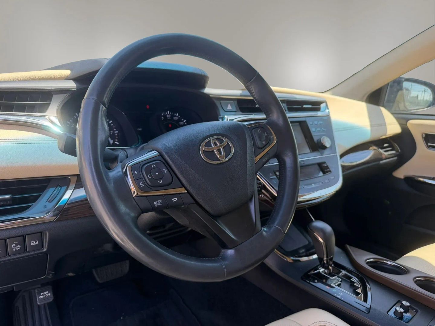 Photo 14 of this Toyota Avalon