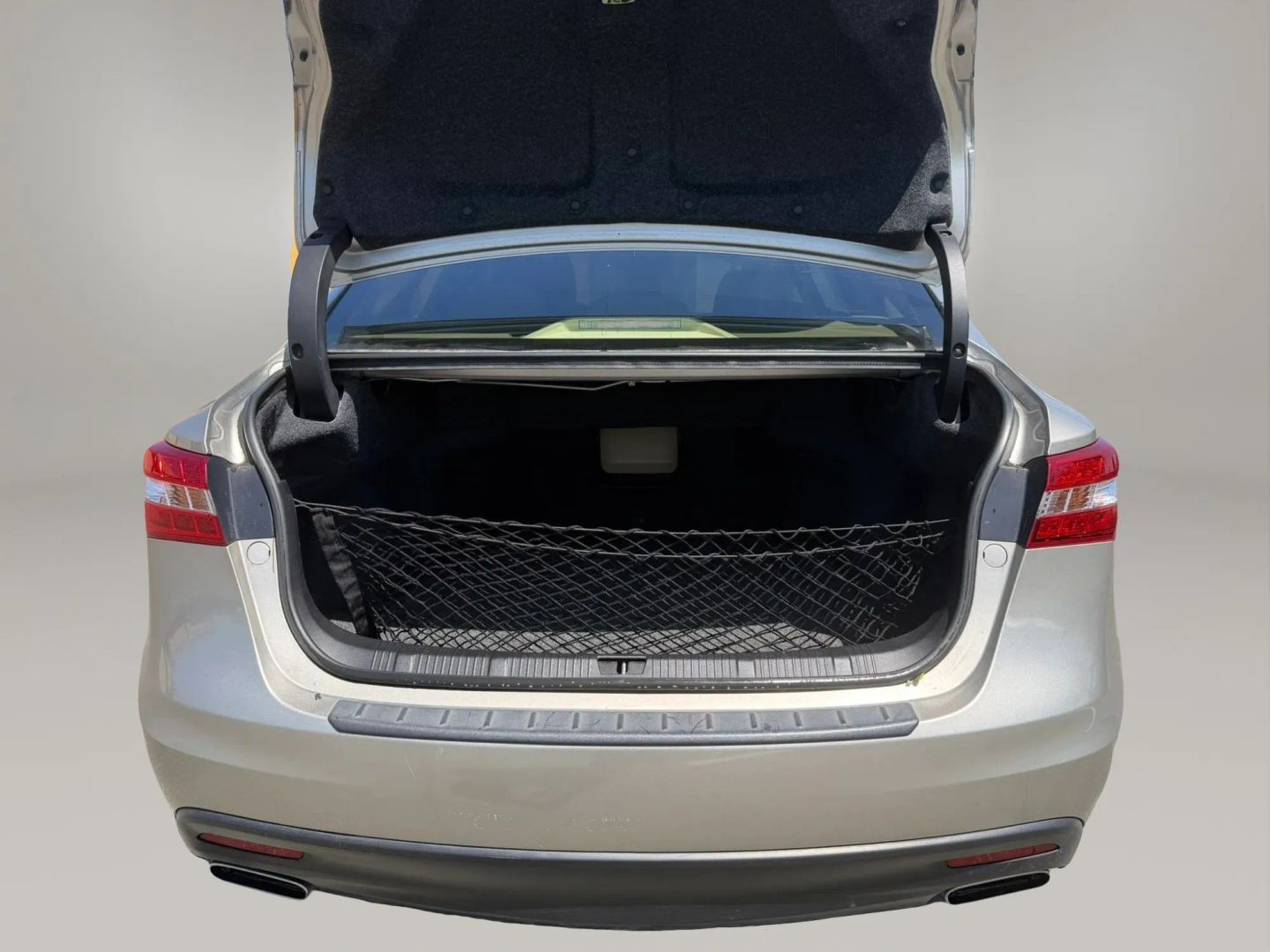 Photo 15 of this Toyota Avalon