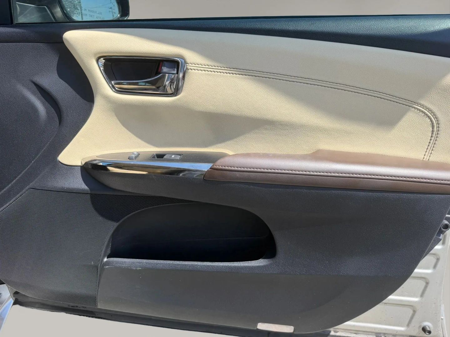Photo 16 of this Toyota Avalon