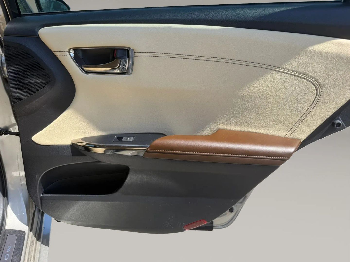 Photo 18 of this Toyota Avalon