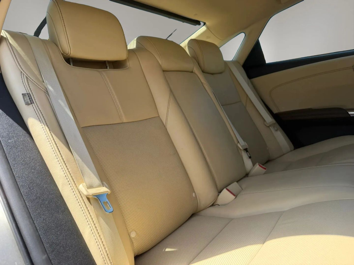 Photo 19 of this Toyota Avalon