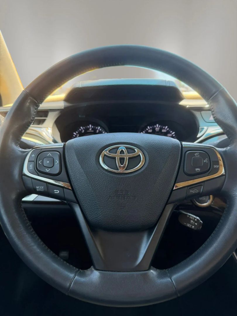 Photo 22 of this Toyota Avalon