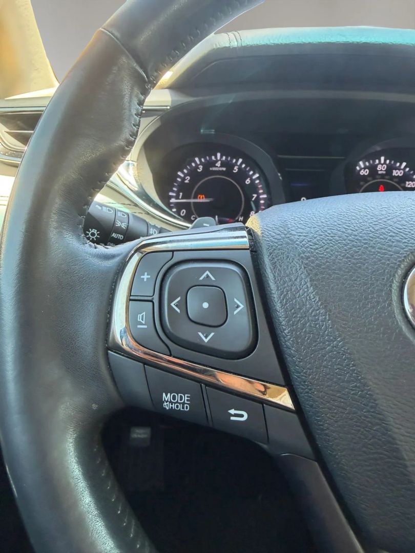 Photo 24 of this Toyota Avalon
