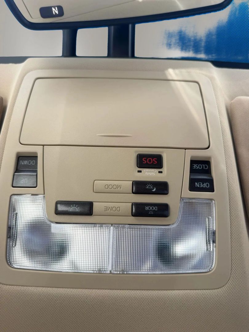 Photo 30 of this Toyota Avalon