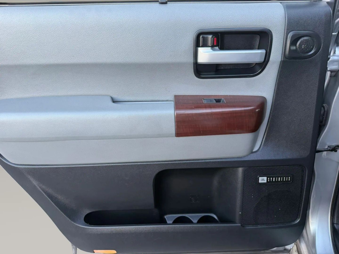 Photo 12 of this Toyota Sequoia