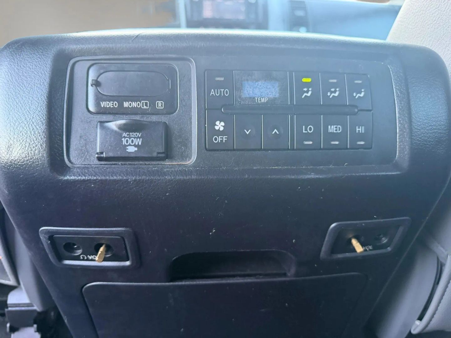 Photo 14 of this Toyota Sequoia