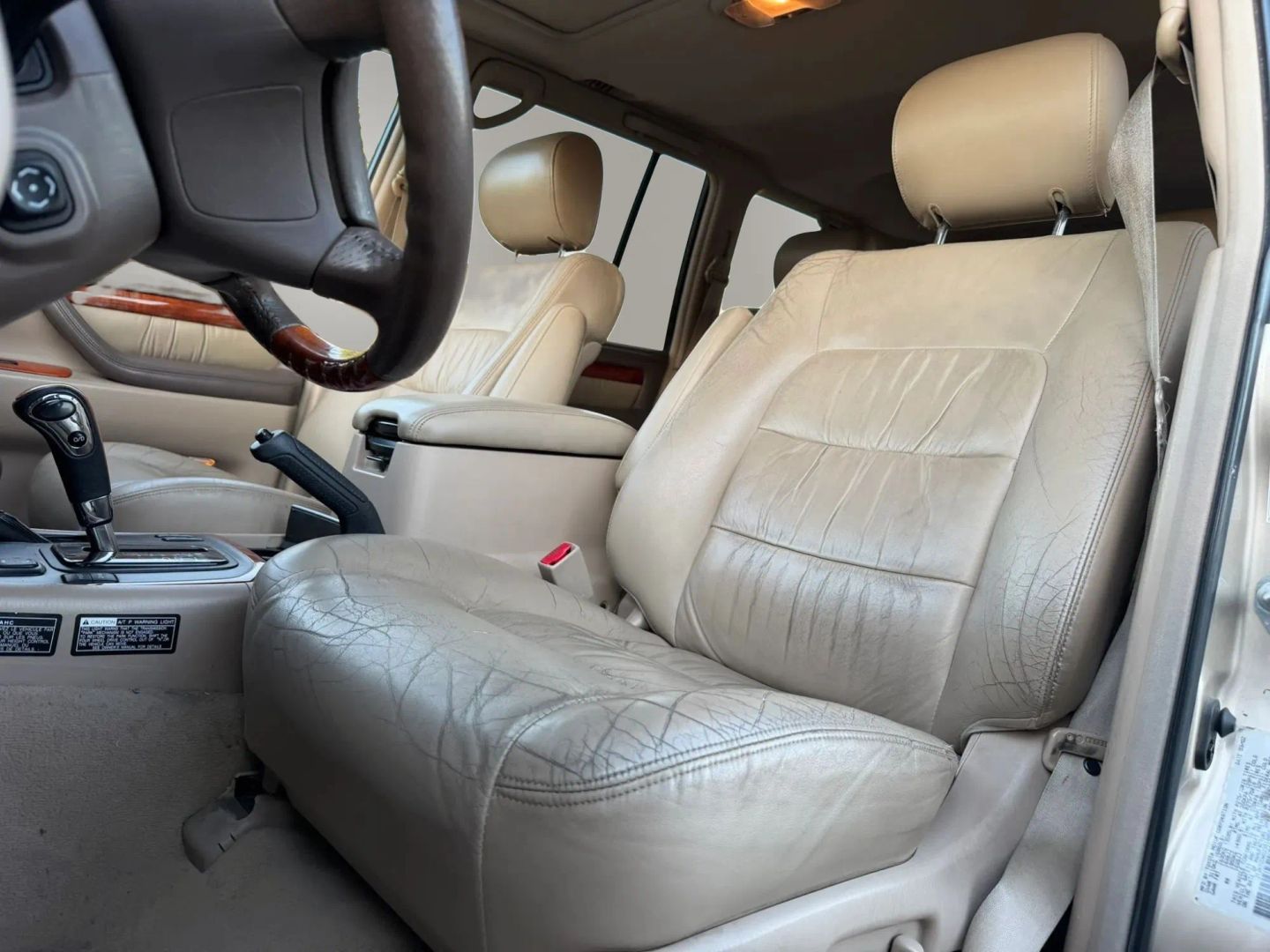 Photo 10 of this Lexus LX 470