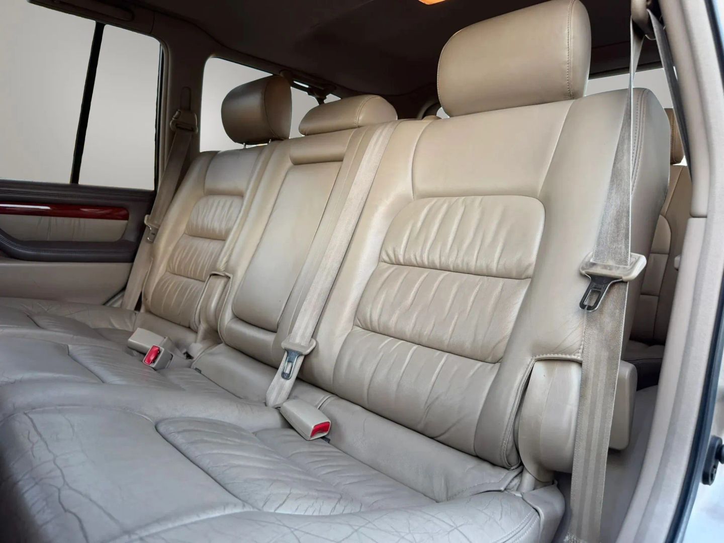 Photo 13 of this Lexus LX 470