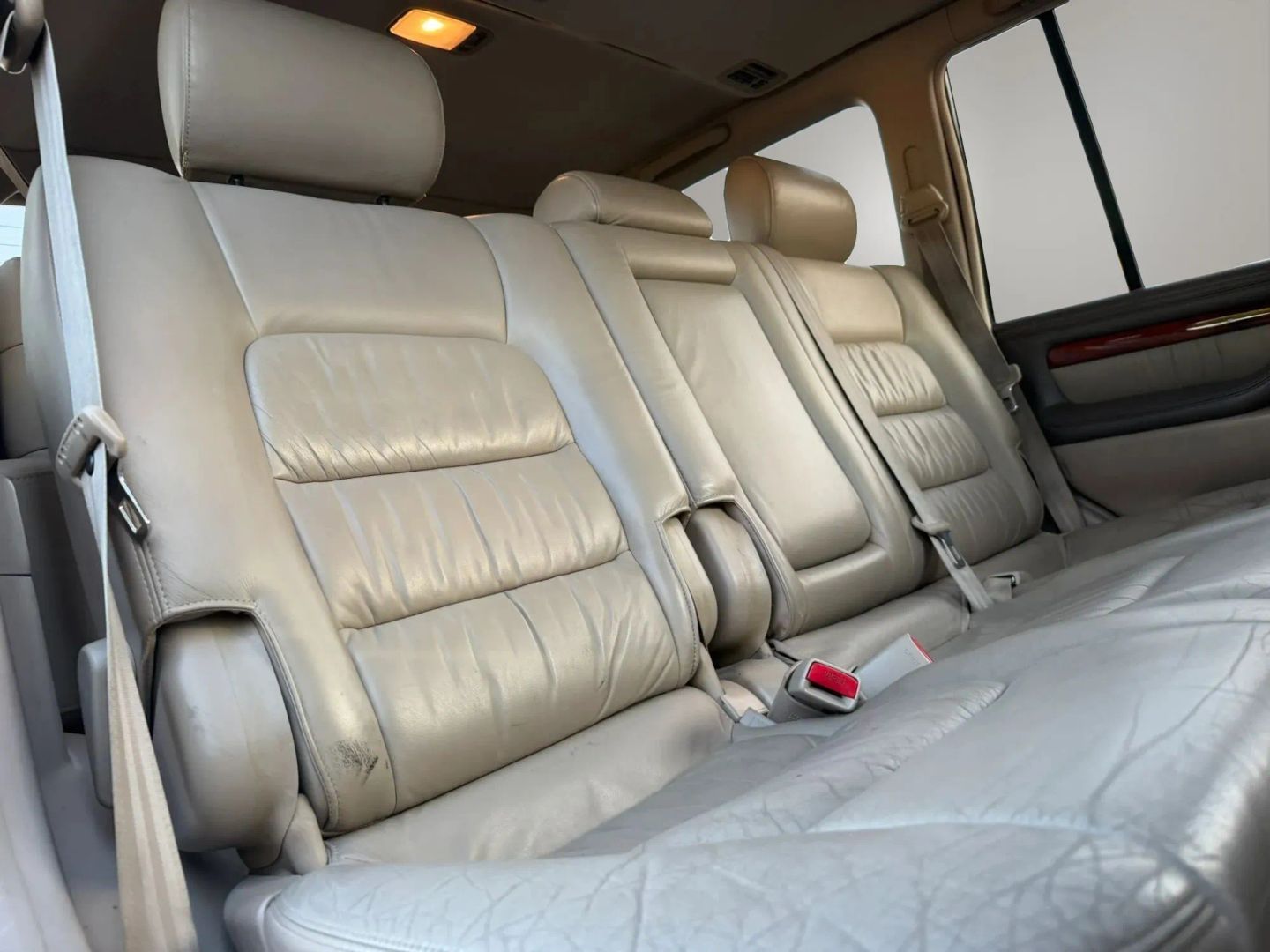 Photo 19 of this Lexus LX 470