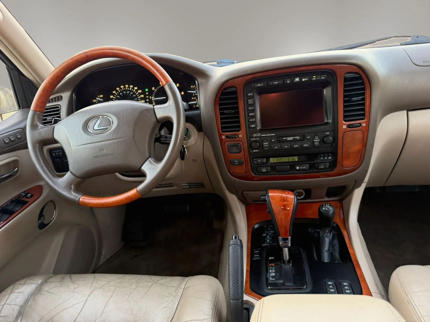 Photo 21 of this Lexus LX 470