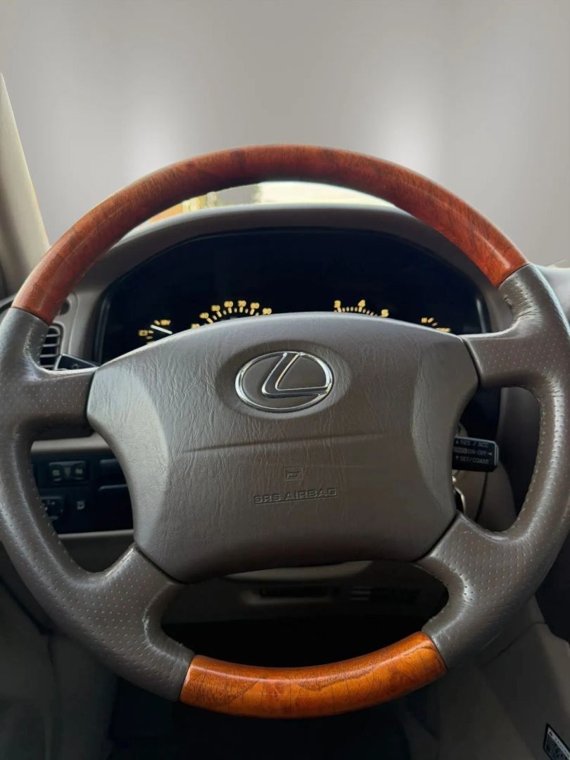 Photo 22 of this Lexus LX 470