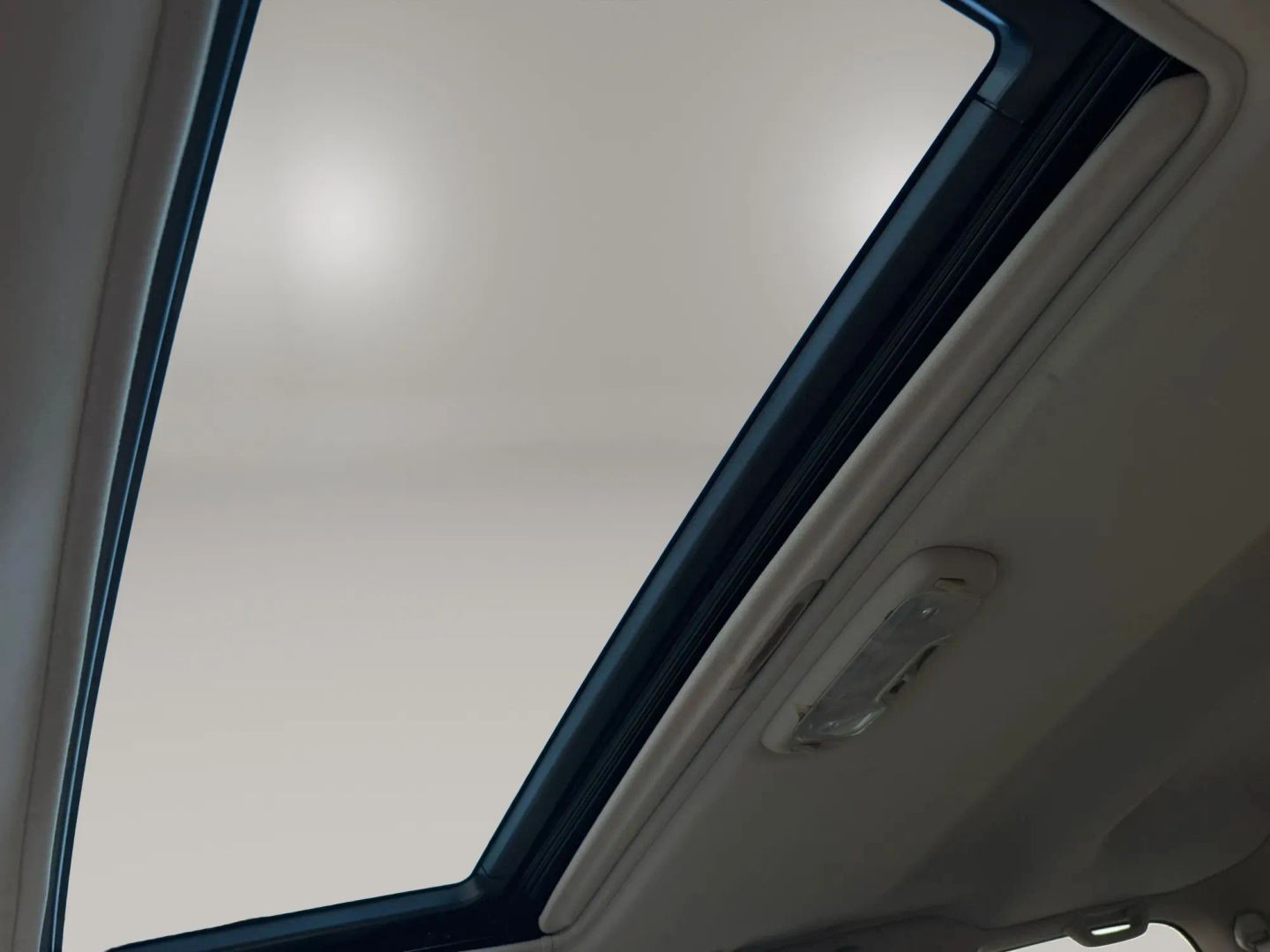 Photo 28 of this Lexus LX 470