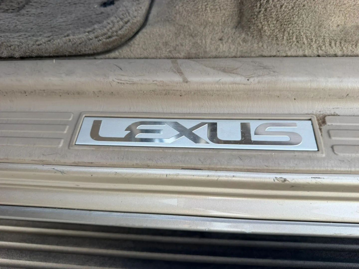 Photo 30 of this Lexus LX 470