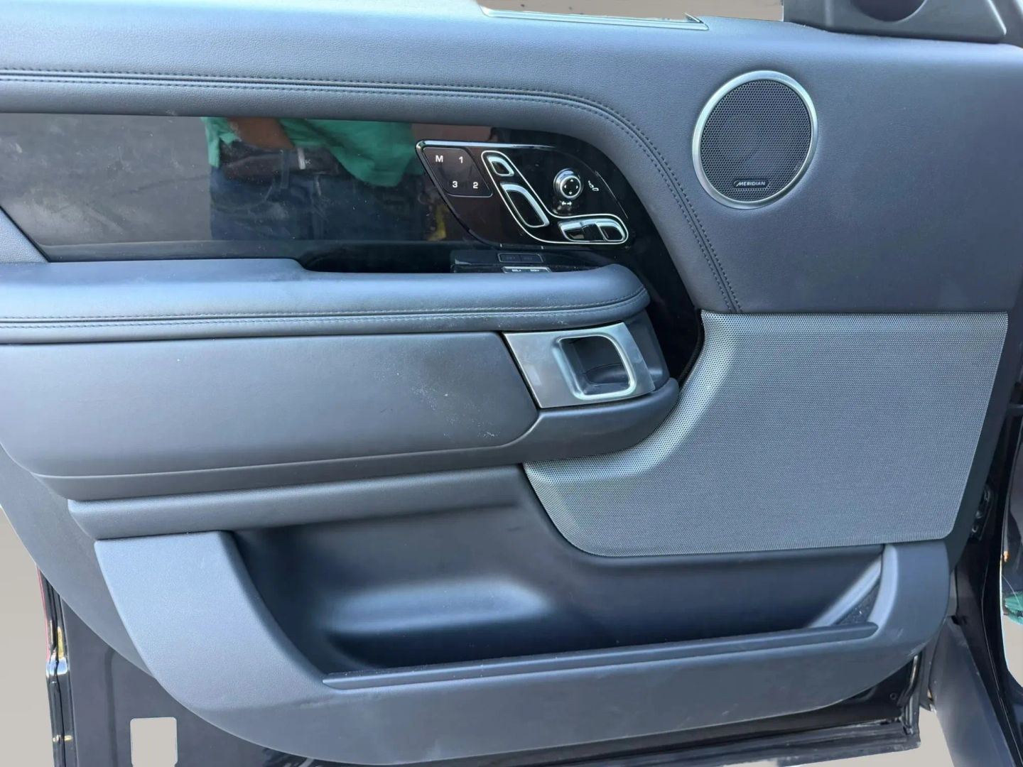 Photo 9 of this Land Rover Range Rover