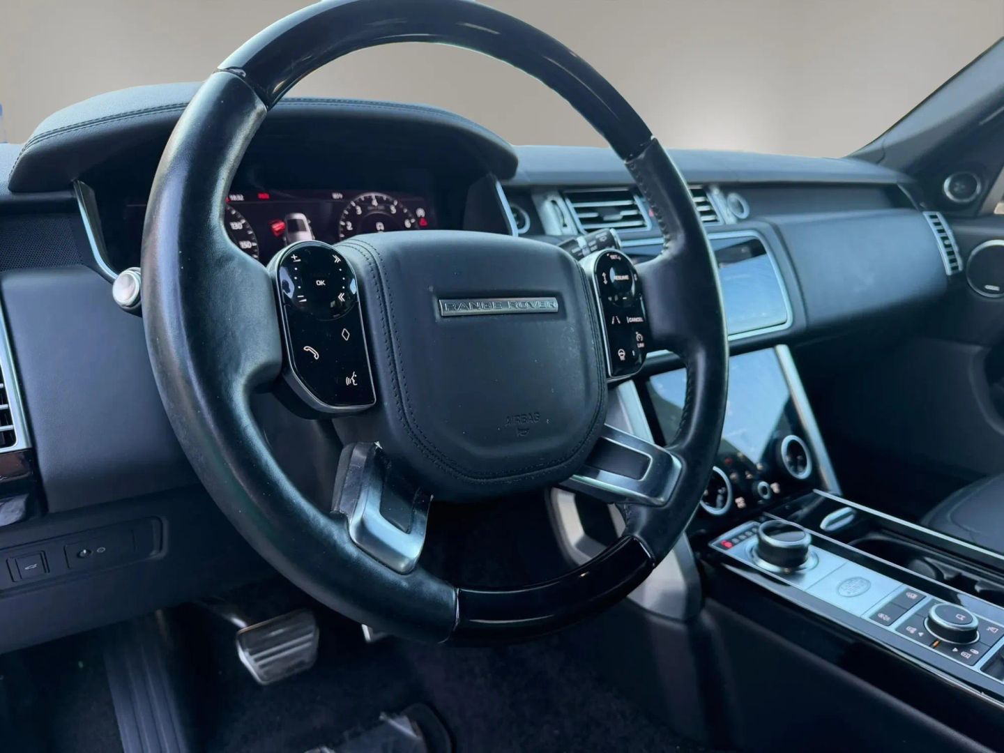 Photo 11 of this Land Rover Range Rover