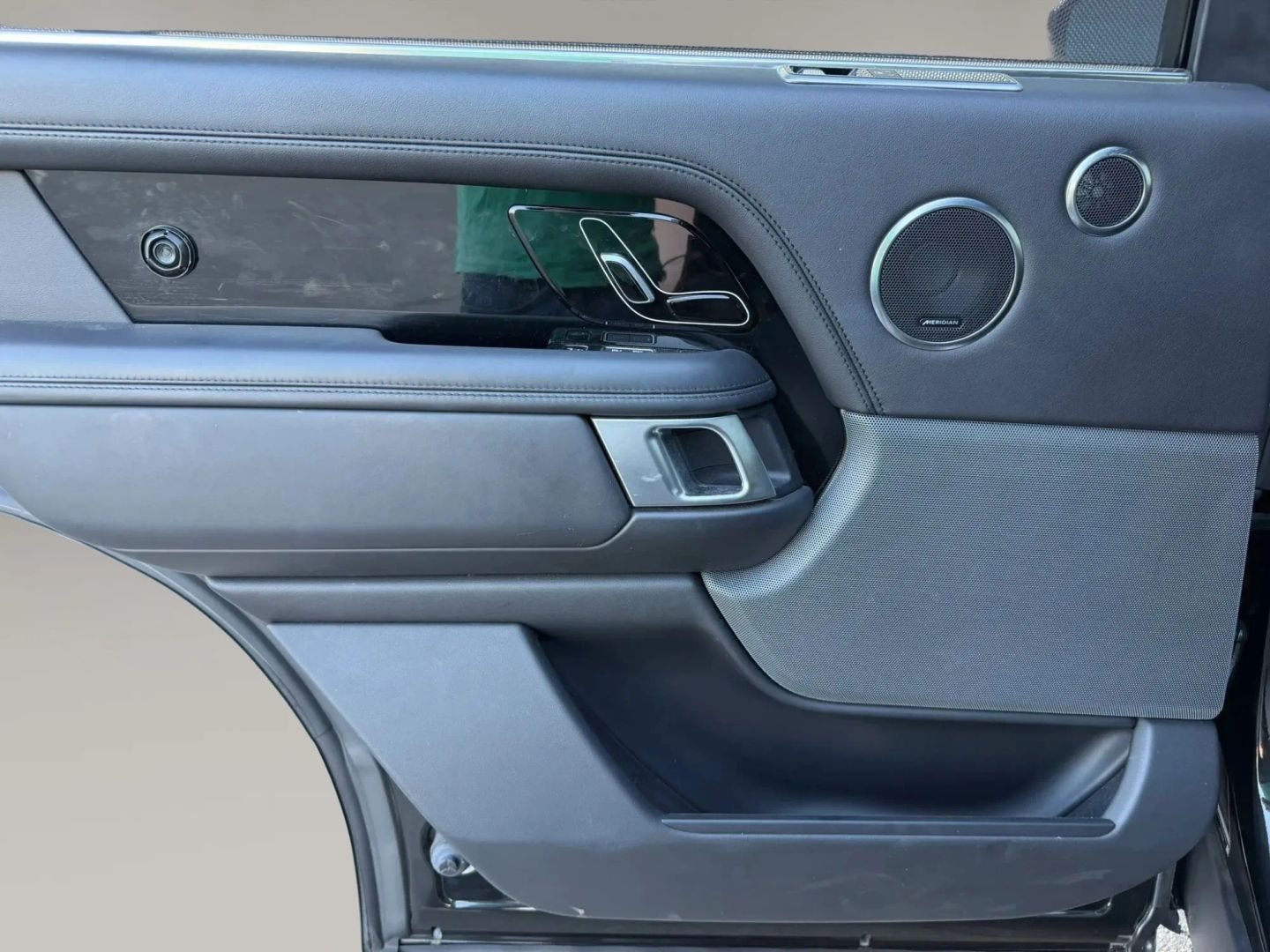 Photo 12 of this Land Rover Range Rover