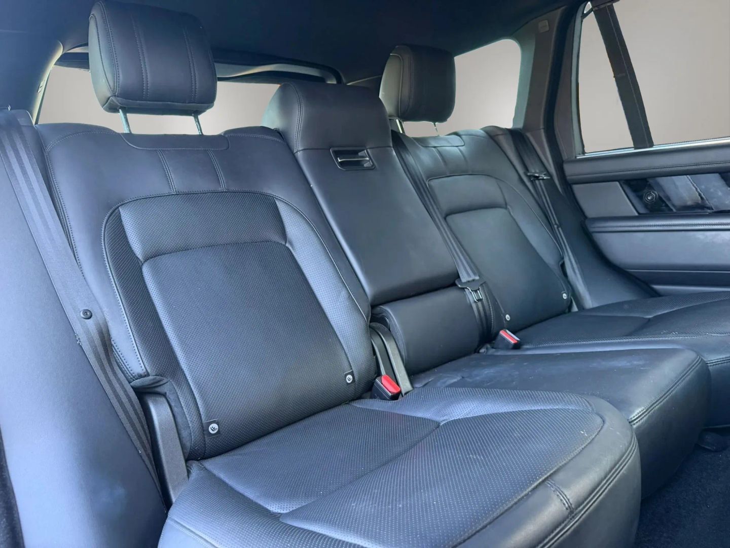 Photo 18 of this Land Rover Range Rover