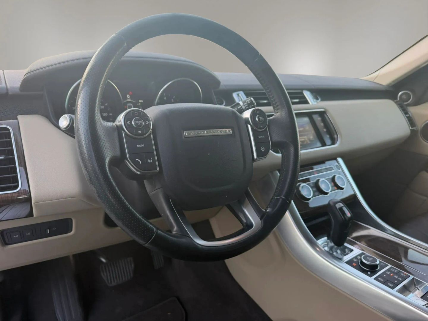 Photo 11 of this Land Rover Range Rover Sport