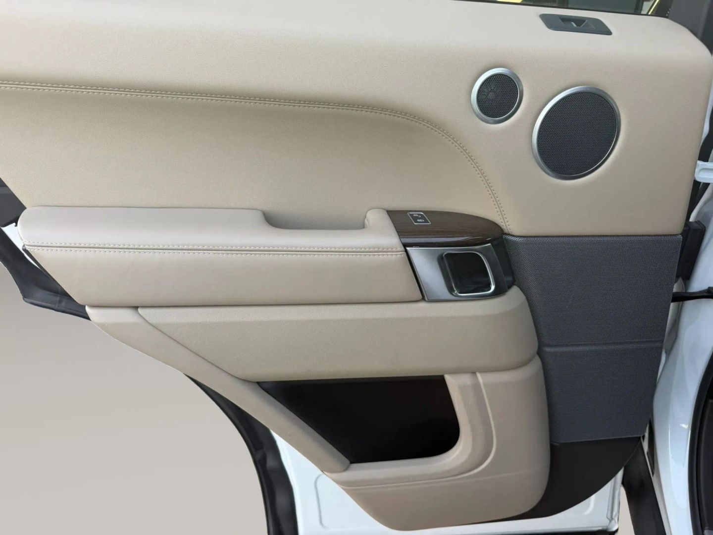 Photo 12 of this Land Rover Range Rover Sport