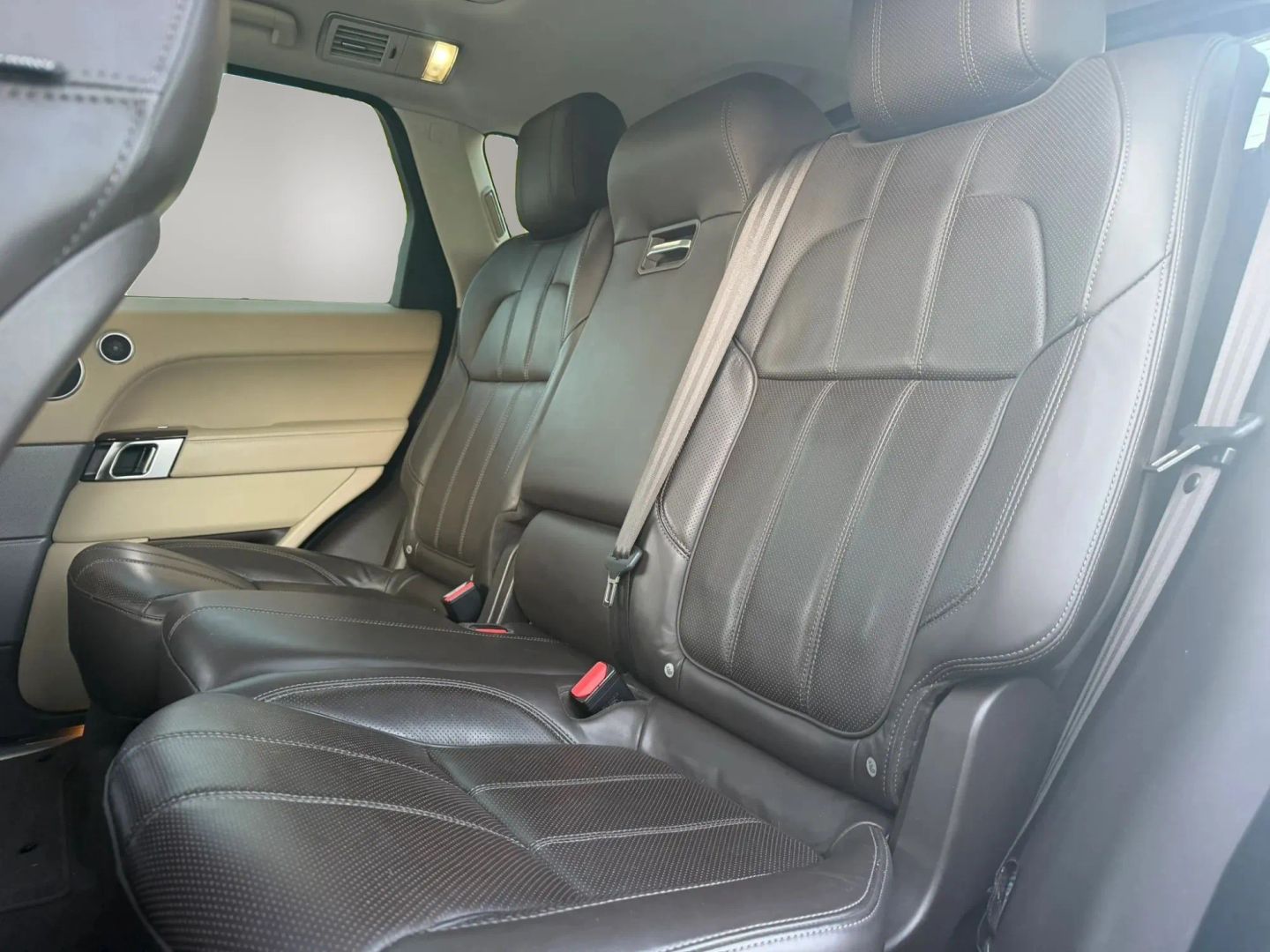 Photo 13 of this Land Rover Range Rover Sport