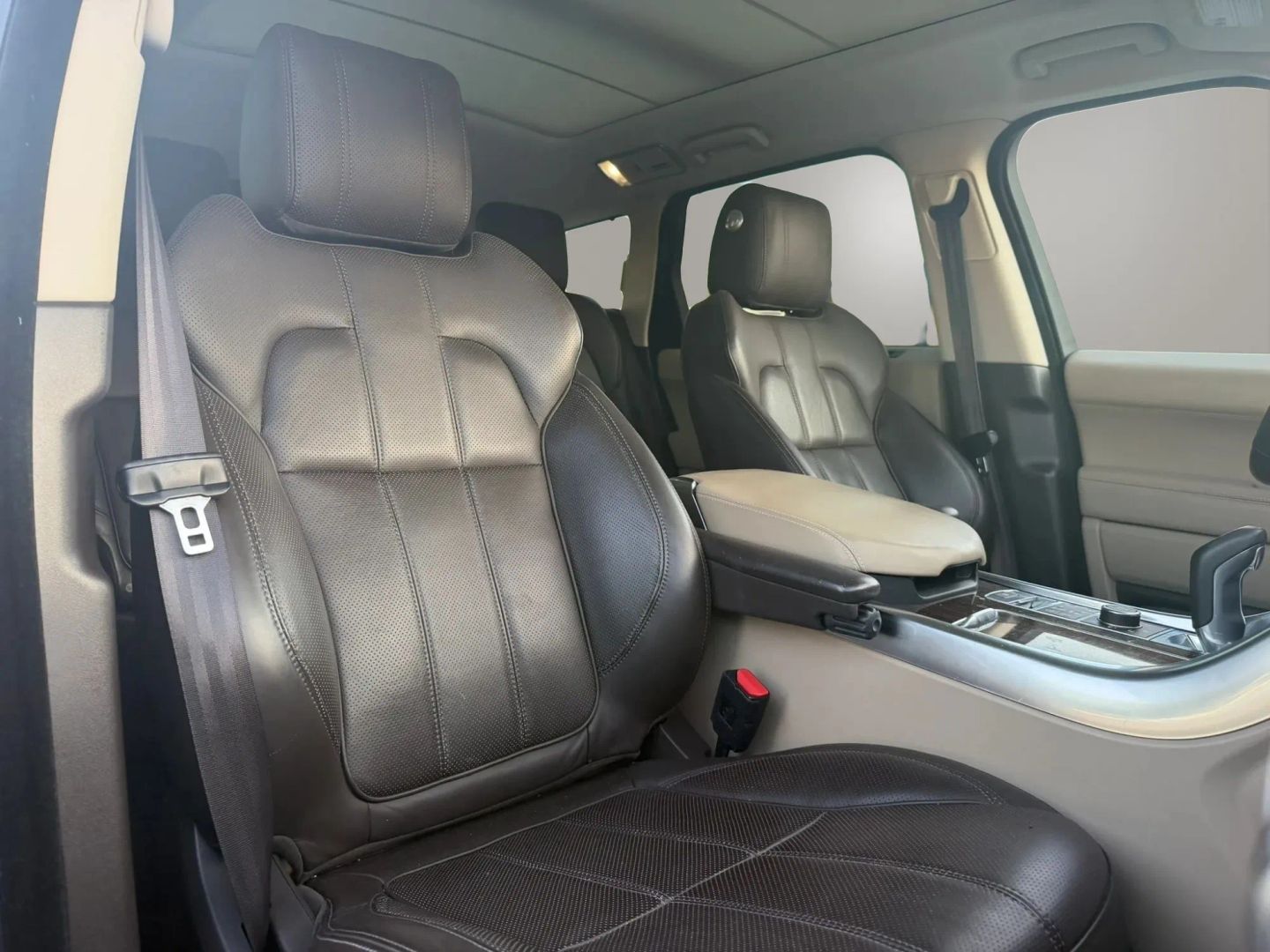 Photo 16 of this Land Rover Range Rover Sport