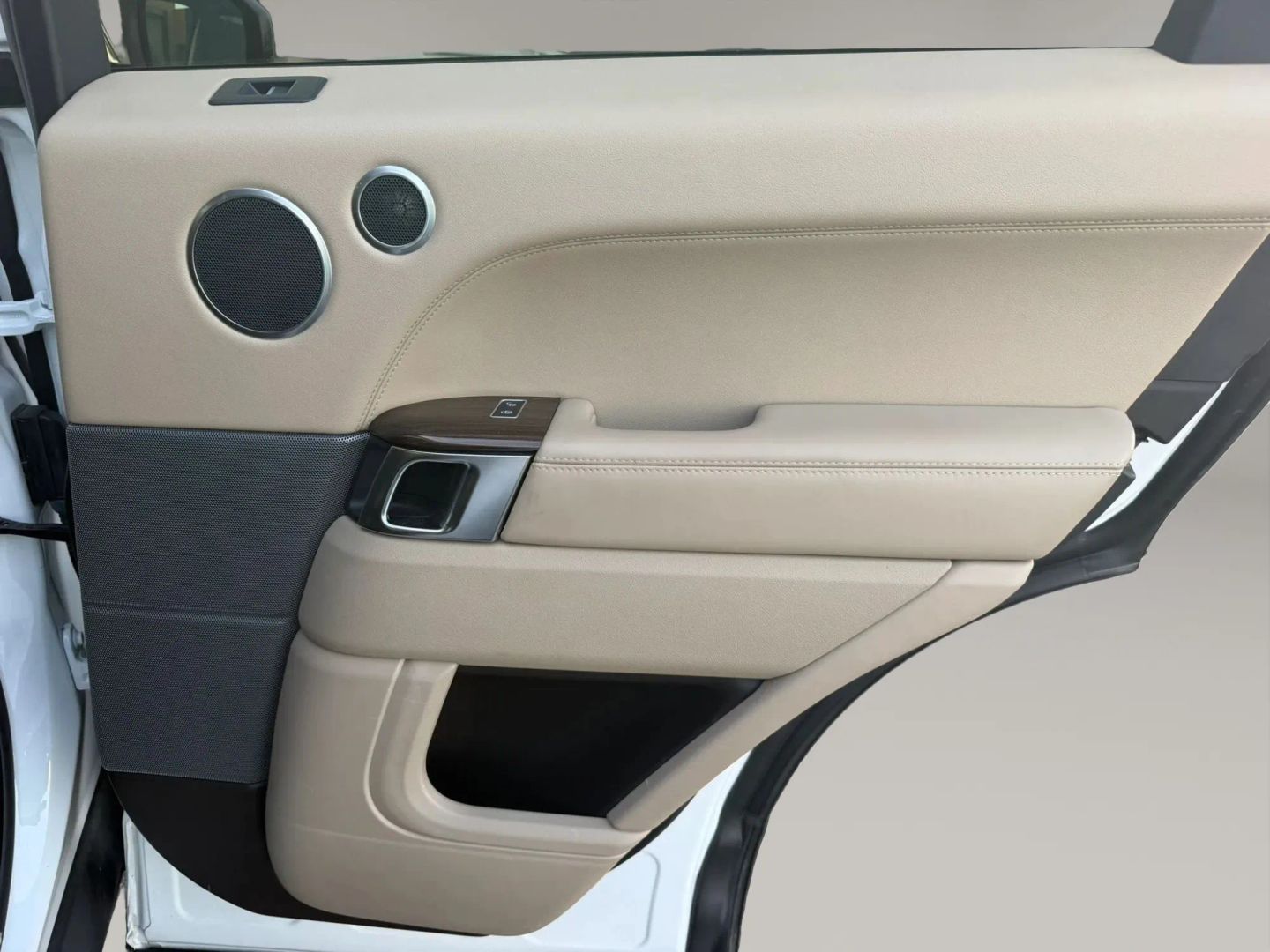 Photo 17 of this Land Rover Range Rover Sport