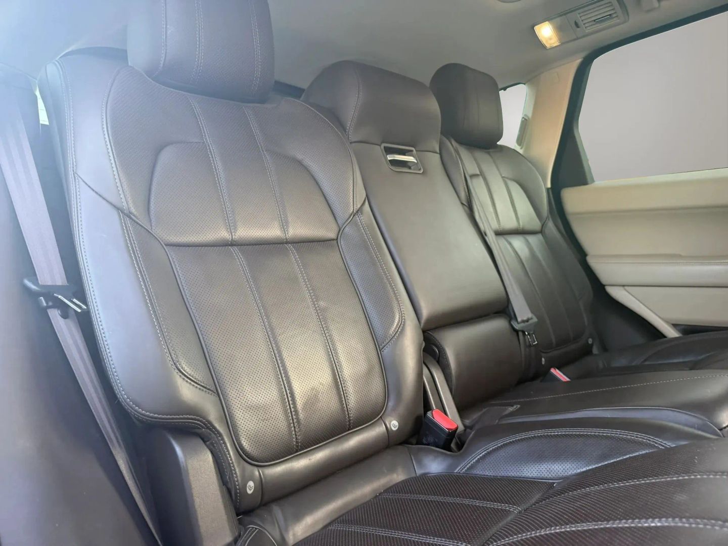 Photo 18 of this Land Rover Range Rover Sport