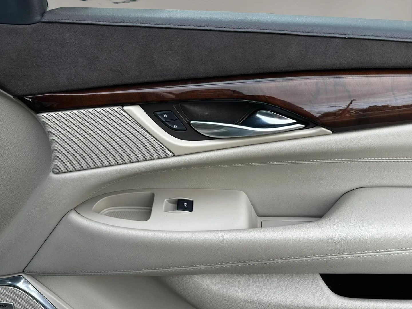 Photo 17 of this Cadillac Escalade