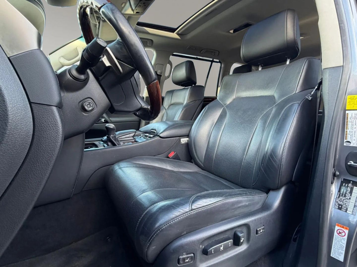 Photo 10 of this Lexus LX 570