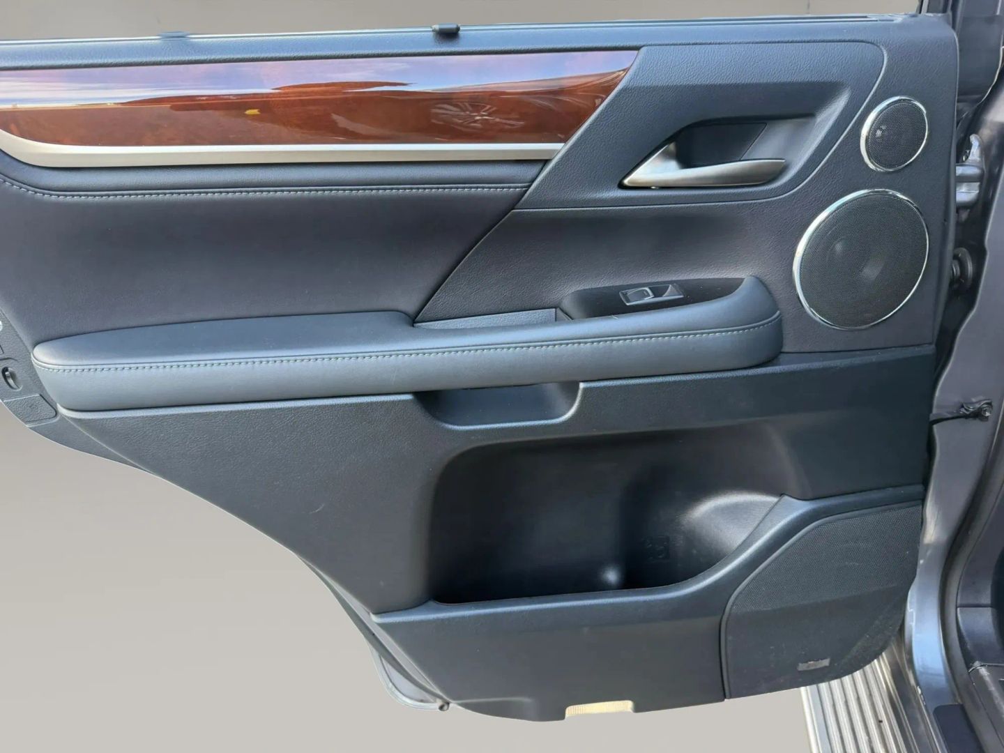 Photo 12 of this Lexus LX 570