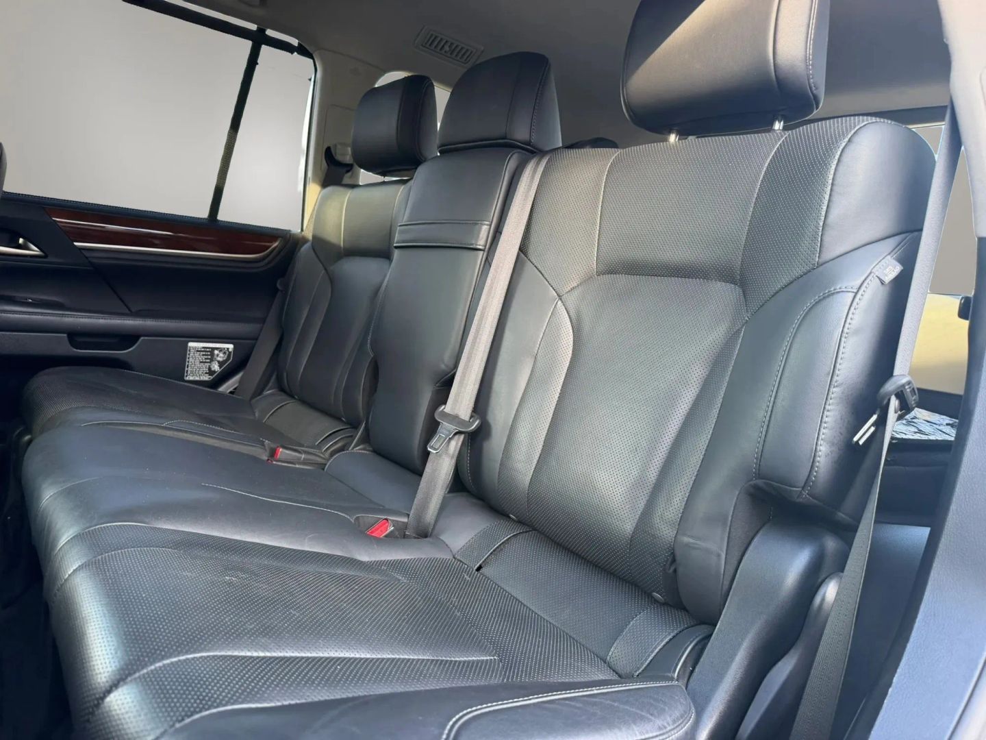 Photo 13 of this Lexus LX 570
