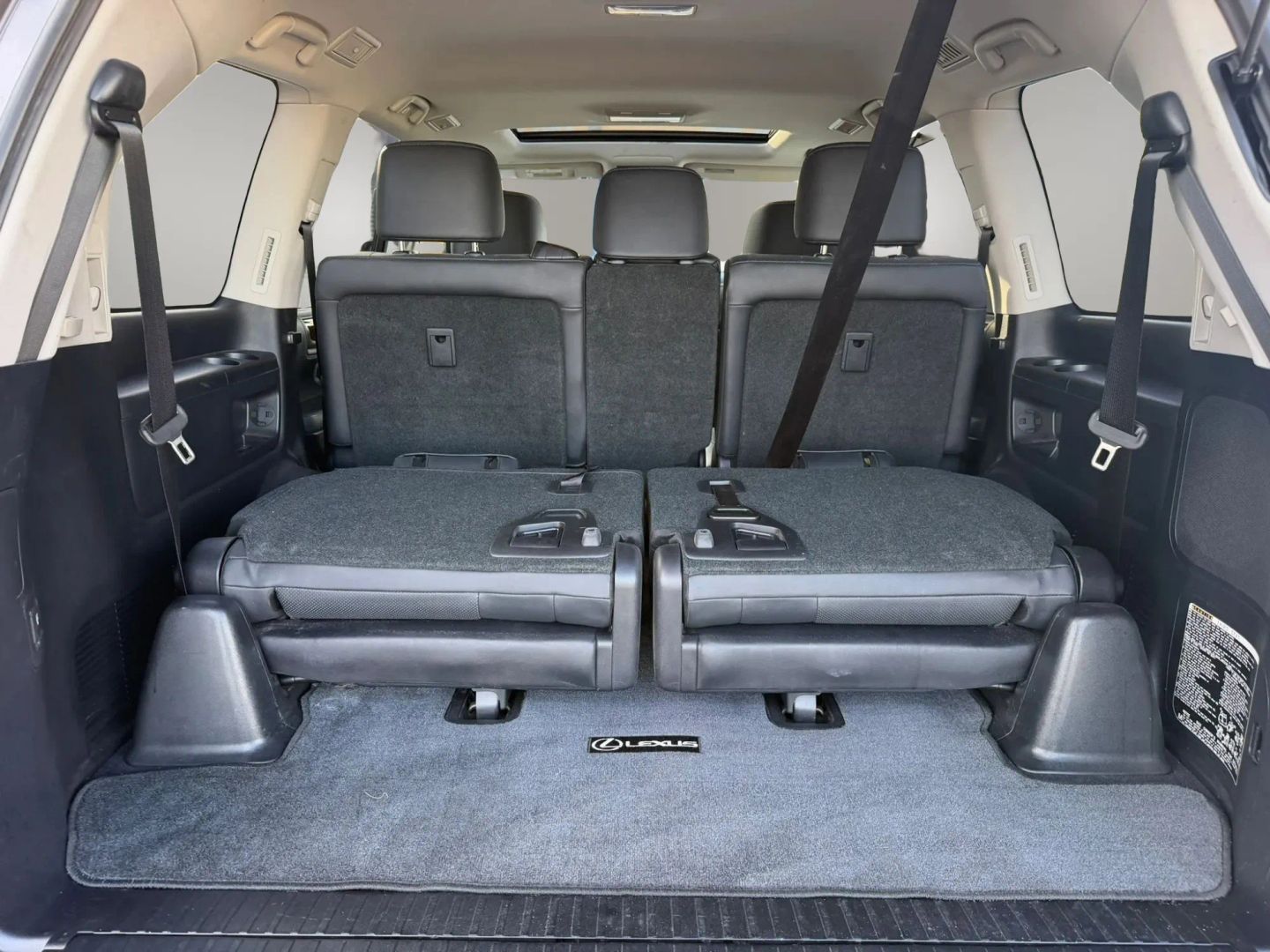 Photo 14 of this Lexus LX 570